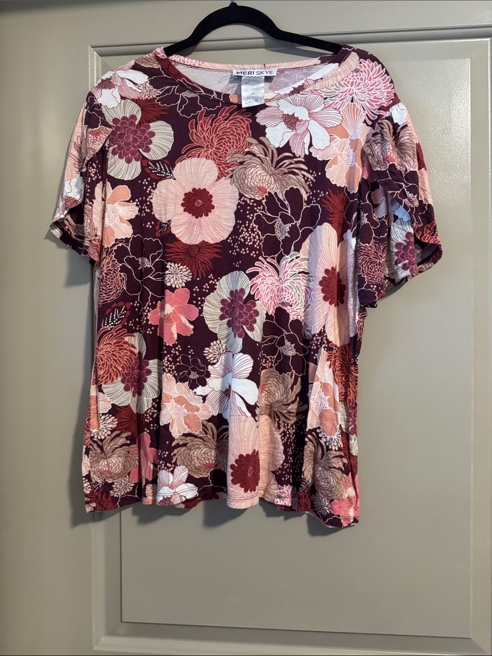 Meri Skye Women's Floral Short Sleeve Tee in Burgundy and Pink